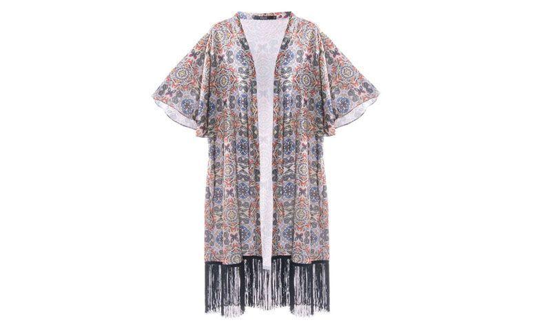 Kimono com franjas por R$89,90 na <a href="http://ad.zanox.com/ppc/?29468978C73122742&ULP=[[https://amaro.com/p/kimono-printed-franja/taupe?utm_source=zanox&utm_campaign=deeplink&utm_medium=cpa]]" target="blank_">Amaro</a>