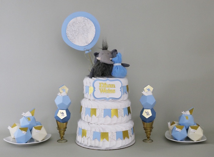 Foto: Reprodução / <a href="http://karaspartyideas.com/2016/02/geometric-b lue-gold-elephant-baby-shower.html" target="_blank">Kara’s Party Ideas</a>