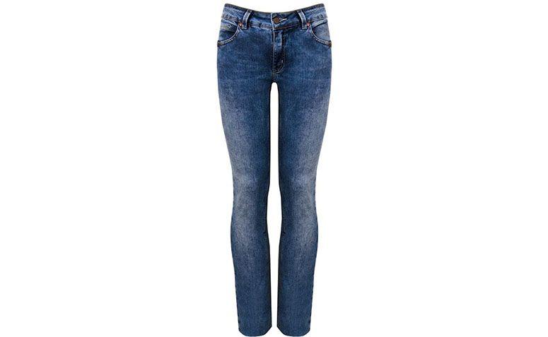 Calça jeans reta Cantão por R$239,20 na <a href="http://www.capitollium.com.br/produto/calca-cigarrete-reta-stonada-jeans-147330?atributo=158:jeans" target="blank_">Capitollium</a>