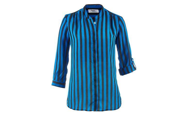 Camisa listrada azul e preta por R$99,90 na <a href="http://www.bonprix.com.br/produto/camisa-estampa-com-listras-azul-escuro-preto-listrado-2325448/#image" target="blank_">Bon Prix</a>