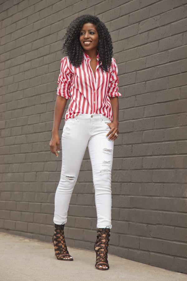 Foto: Reprodução / <a href="http://stylepantry.com/2015/03/02/striped-boyfriend-shirt-distressed-white-jeans/" target="_blank">Style Pantry</a>