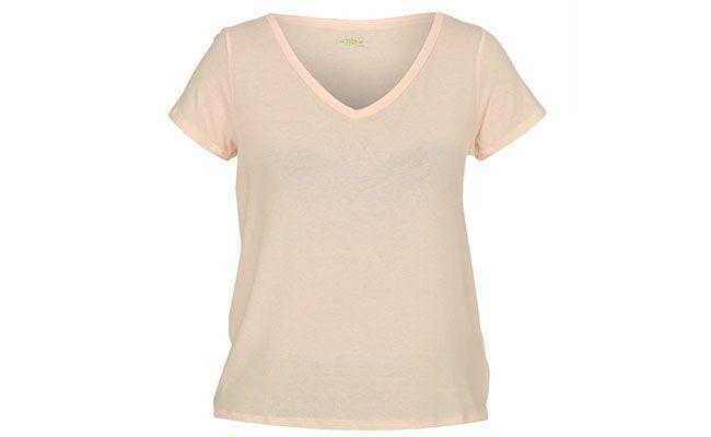 T-shirt salmão Triton por R$64,35 na <a href="http://www.glamour.com.br/blusa-triton-salmao-0386-105723/p" target="blank_">Glamour</a>