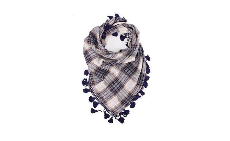 Pashmina xadrez por R$49,99 na <a href="http://www.passarela.com.br/passarela/produto/lenco-feminino-lara-azul-6380101602-0" target="_blank">Passarela</a>