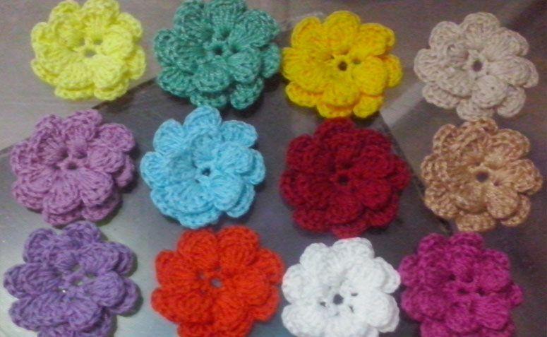 Flores de crochê para aplique por R$12,00 no <a href="http://www.elo7.com.br/10-flores-de-croche-para-aplique-4cm/dp/64FAC8#pso=up&osbt=b-o&df=d&fatc=1&ss=0&sv=0&uso=d&fvip=1&hsn=0&smk=0" target="blank_">Elo7</a>