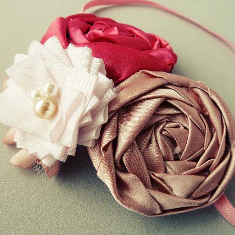 Foto: Reprodução / <a href="http://www.craftsy.com/project/view/fancy-headband-flower-tutorial/95965" target="_blank">Crafsty</a>