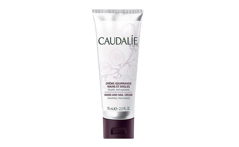 Creme para as Mãos Caudalie por R$79 na <a href="http://ad.zanox.com/ppc/?28925443C37024933&ULP=[[http://www.sephora.com.br/caudalie/tratamento/maos/creme-para-as-maos-creme-gourmande-mains-et-ongles-18116?idparceria=25922&utm_source=zanox&utm_medium=link&utm_campaign=afiliadoszanox]]" target="blank_">Sephora</a>