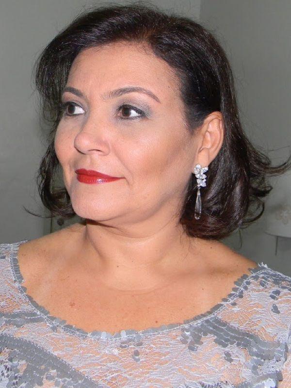 <a href="http://blogmarcelafeitosa.blogspot.com.br/2013/02/maquiagem-pele-madura-na-mamis.html" target="_blank">Marcela Feitosa</a>