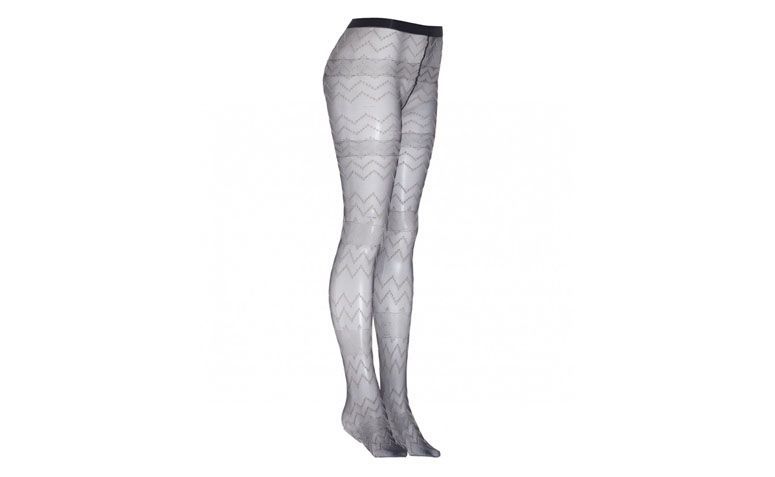 Meia calça Madeline por R$29,90 na <a href="http://ad.zanox.com/ppc/?29468978C73122742&ULP=[[https://amaro.com/p/meia-calca-madeline/preto?utm_source=zanox&utm_campaign=deeplink&utm_medium=cpa]]" target="blank_">Amaro</a>