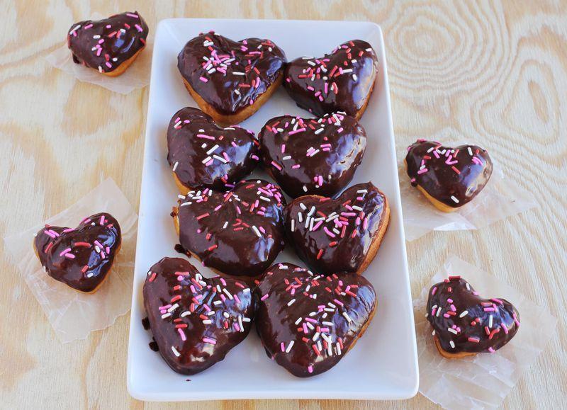 Foto: Reprodução / <a href="http://www.abeautifulmess.com/2014/02/chocolate-red-wine-donuts.html" target="_blank"> A beautiful mess </a>