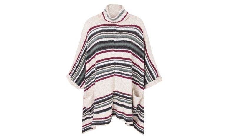 Poncho listrado por R$189,00 na <a href="https://www.oqvestir.com.br/poncho-trico-listrado-gola-alta-market-33.html
" target="blank_">OqVestir</a>