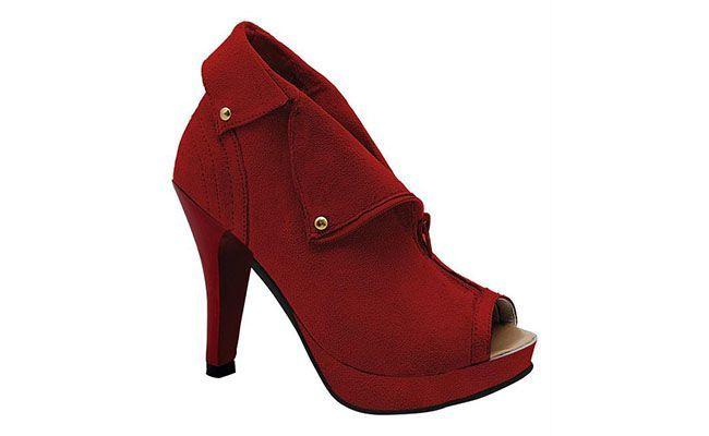 Ankle Boot vermelha Queima Estoque por R$59,99 na <a href="http://www.posthaus.com.br/moda/ankle-boot-detalhe-com-tachas-vermelho_art146078.html" target="blank_">Posthaus</a>