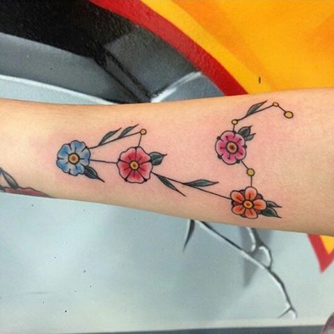 Foto: Reprodução / <a href="https://www.instagram.com/p/BDjU304TNfA/" target="_blank">Sal Tattoo</a>