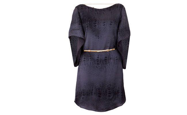 Vestido Carmin Oriente por R$ 495,00 na <a href="http://www.dafiti.com.br/Vestido-Carmim-Oriente-Cinza-1403409.html" target="blank_">Dafiti</a>