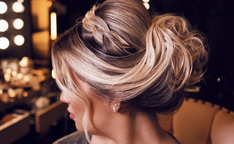 Coque com trança: 65 variações lindas desse penteado cheio de charme