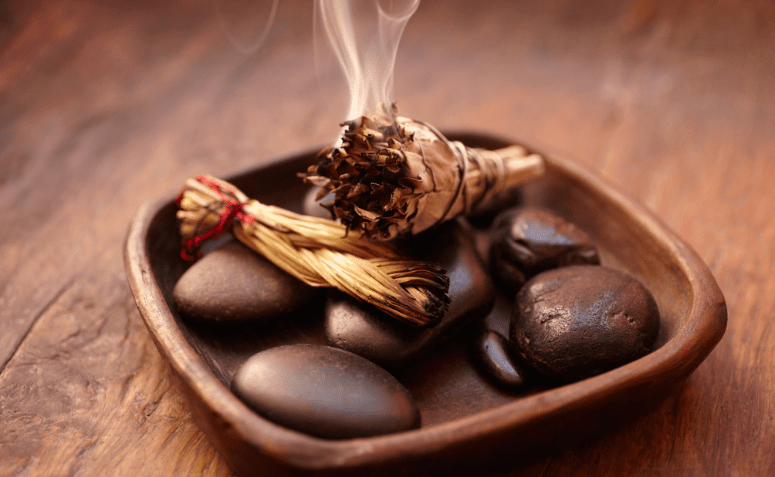 O poder dos aromas: descubra como fazer e onde comprar incenso natural