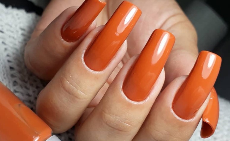 40 ideias de unhas laranjas que você vai amar e tutoriais de aplicação