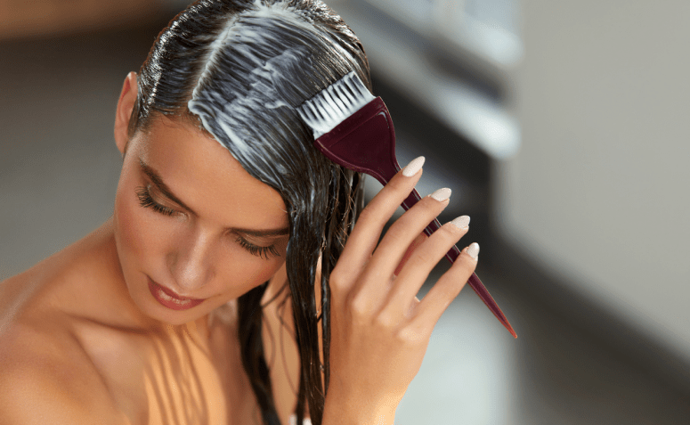 Como descolorir o cabelo preto: passo a passo e 5 dúvidas respondidas