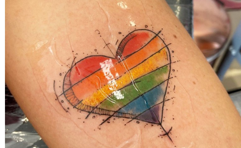 50 opções de tatuagem LGBT+ para escolher e fazer parte da causa