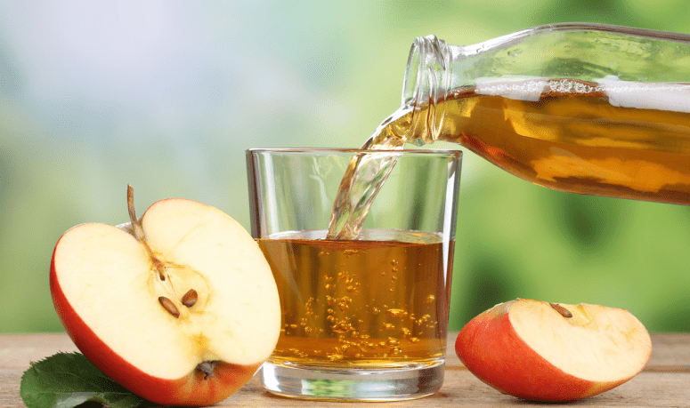 8 receitas e 5 benefícios que vão te fazer amar o suco de maçã