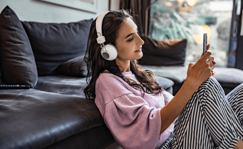 20 melhores podcasts com reflexões a respeito do universo feminino