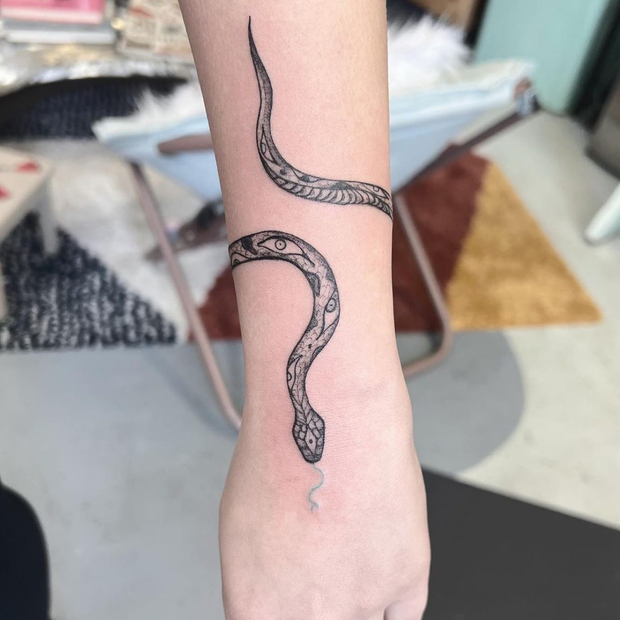 tataugem de cobra no braço