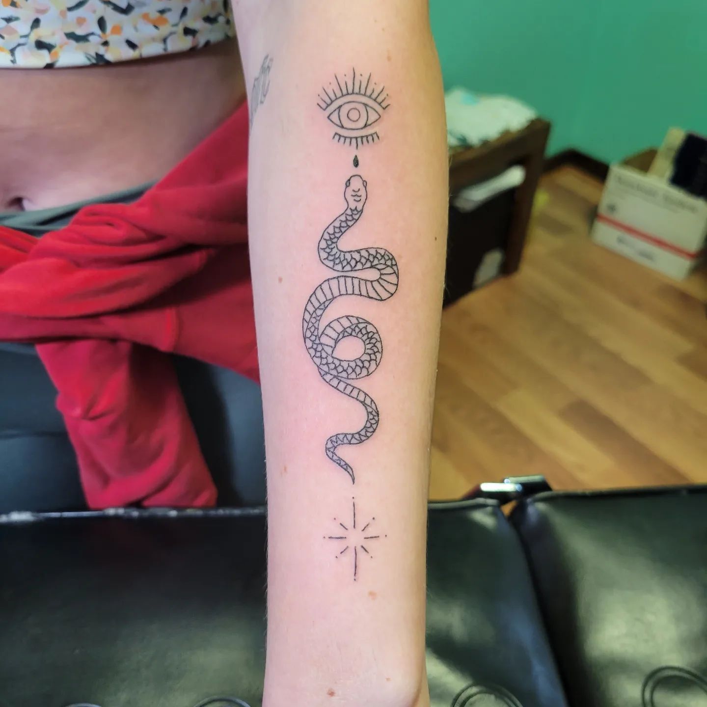 tataugem de cobra no braço