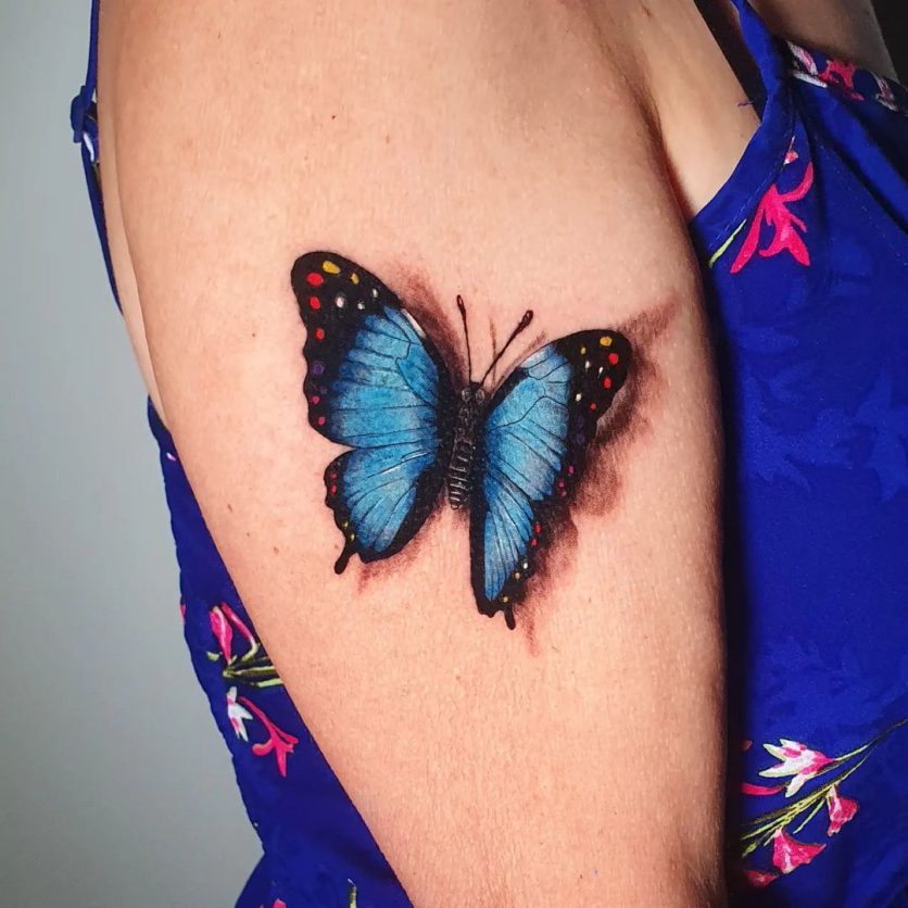 tatuagem de borboleta no braço colorida