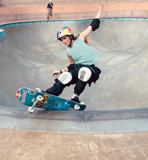 Com muito estilo, Yndiara Asp revolucionou o skate feminino