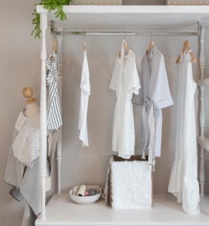 20 ideias de closet aberto e dicas de especialista para organização