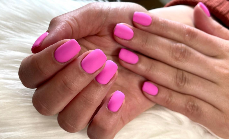 Unhas neon: alegria, alegria, uma tendência vibrante