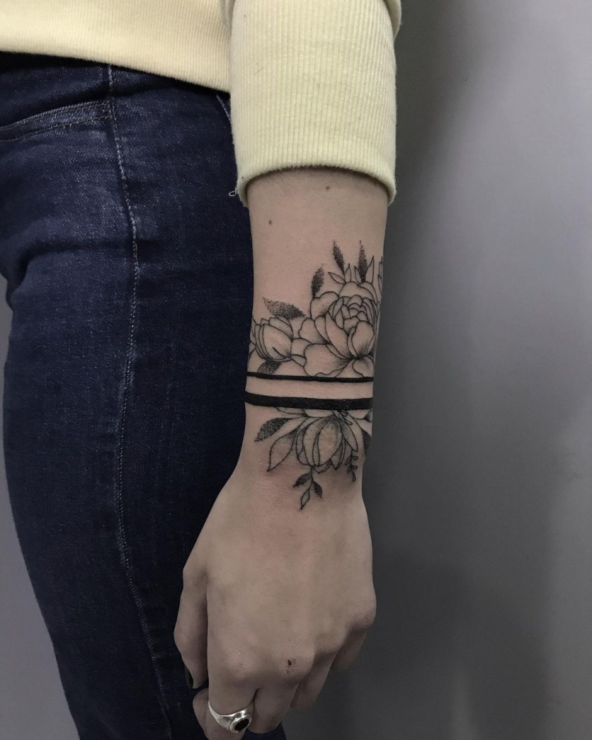 tatuagem de flores no braço