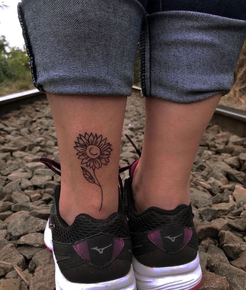 tatuagem de flor simples