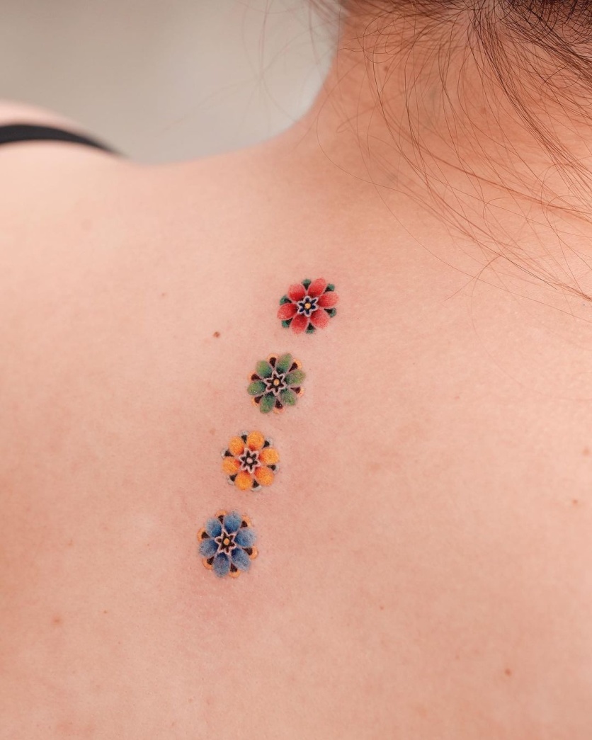 tatuagem de flor simples