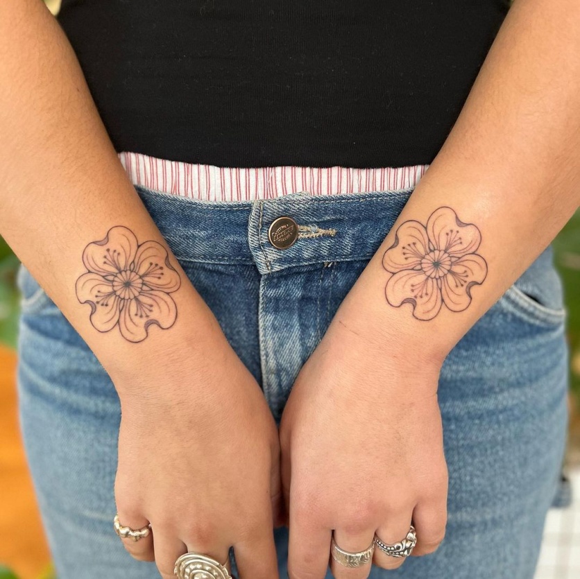 tatuagem de flor simples