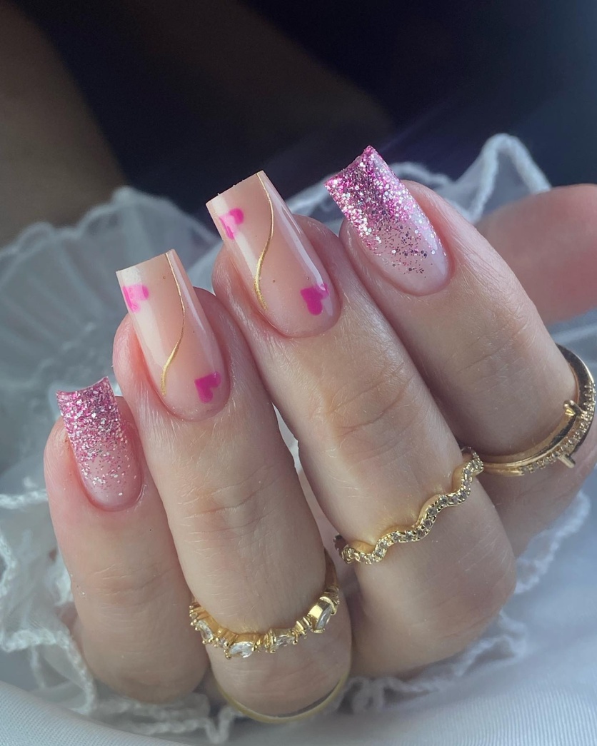 unhas rosas delicadas