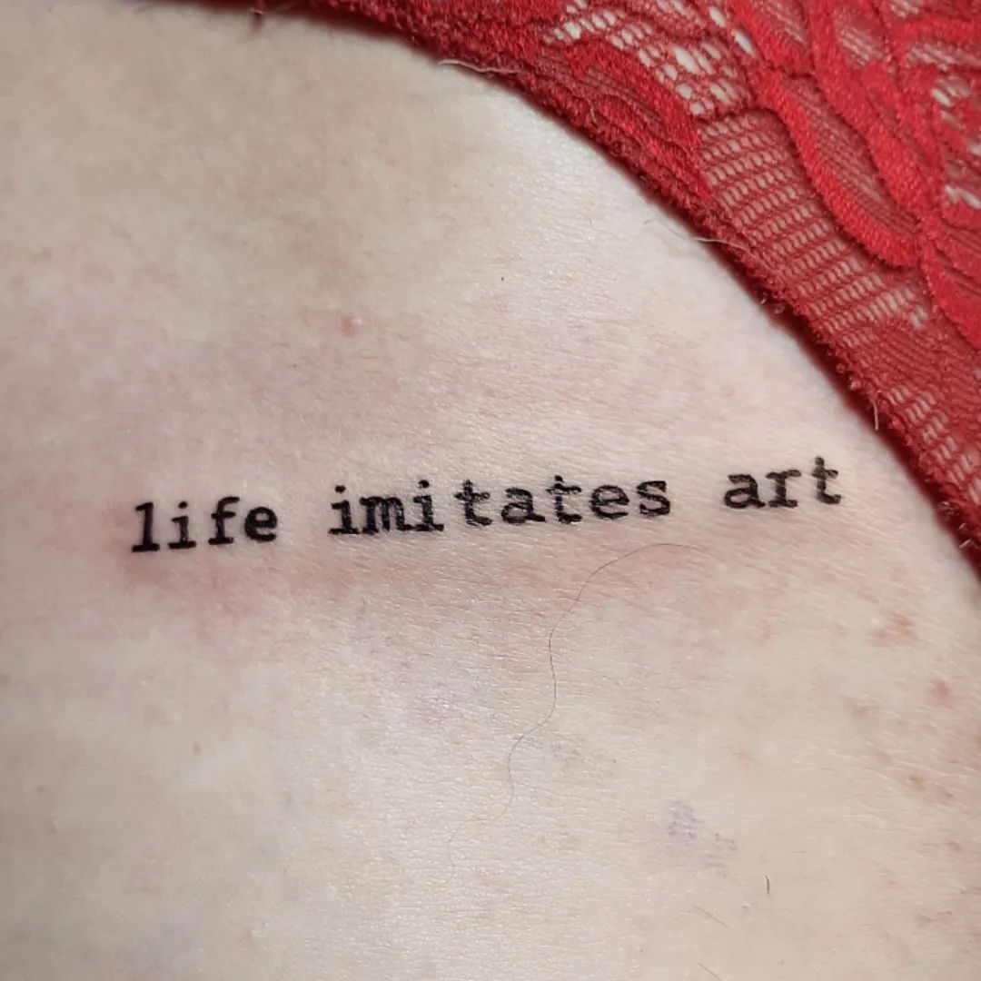 tatuagem de frase na virilha